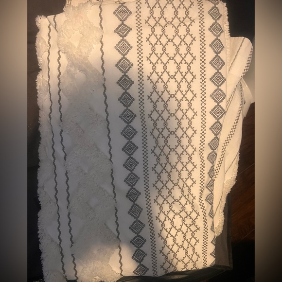 Geometric Patterned Curtain - Picture 2 of 3